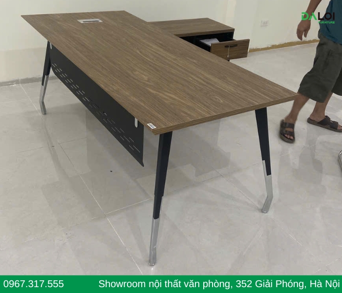 Các loại bàn làm việc chân sắt phổ biến hiện nay