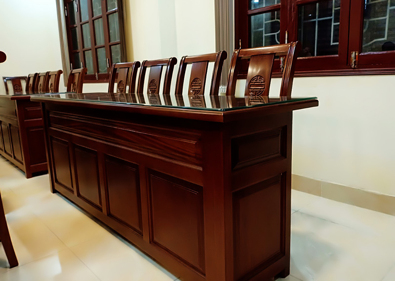 Mẫu bàn hội trường đẹp