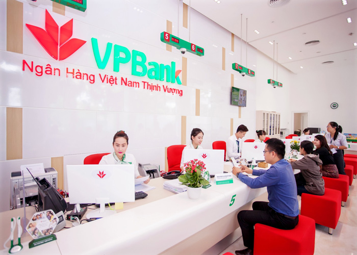 Bàn quầy giao dịch ngân hàng VPBank