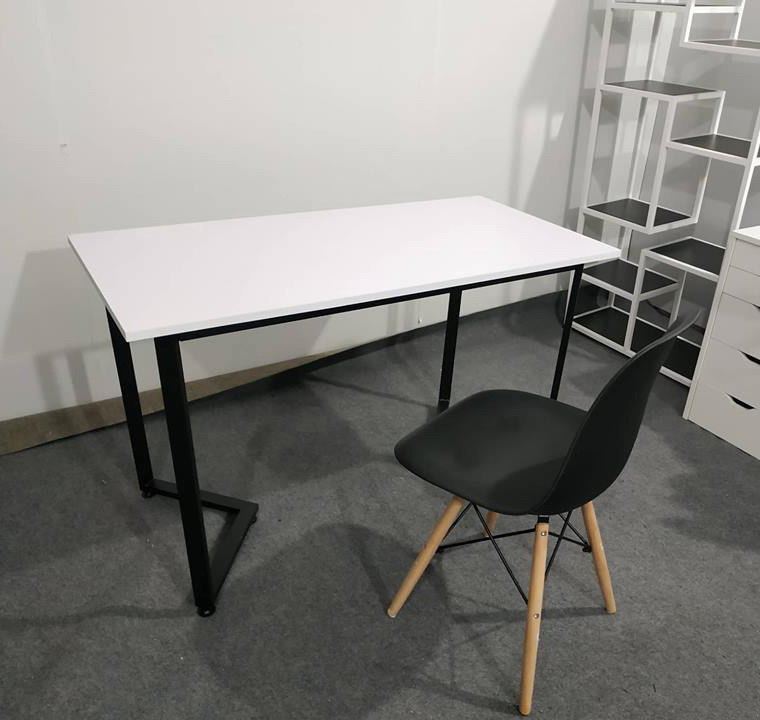 Bàn làm việc nhân viên chân sắt mặt gỗ cách điệu