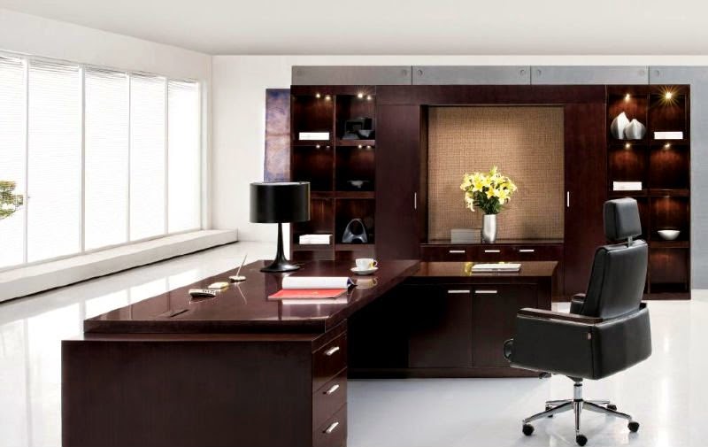 Cũng nên quan tâm đến thương hiệu và giá cả của bàn làm việc giám đốc