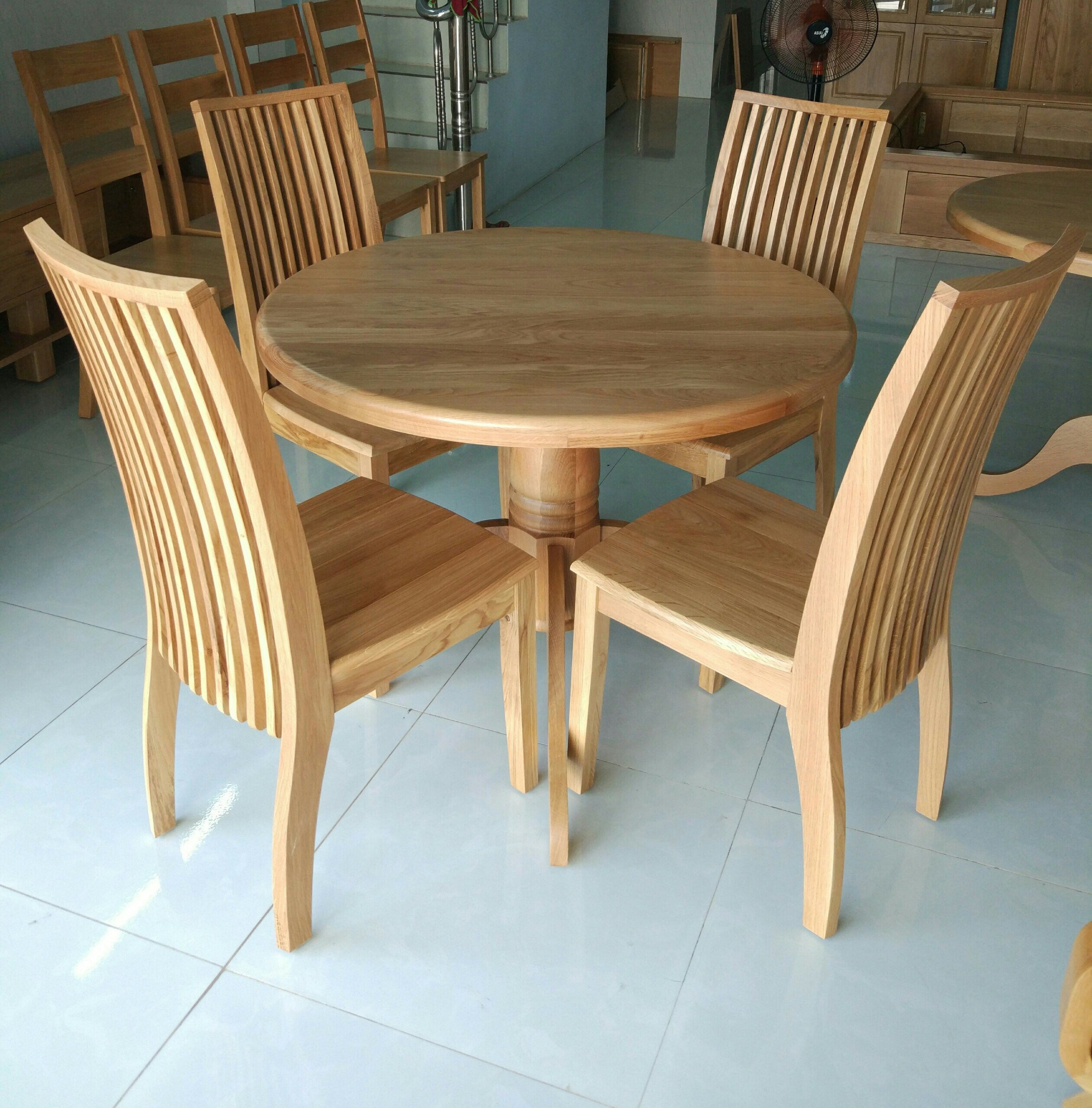 Gỗ sồi tròn là nguyên liệu để sản xuất nhiều đồ dùng