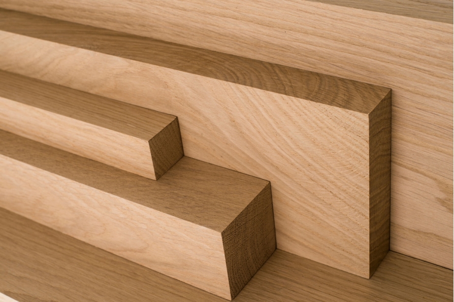 Gỗ sồi có nhiều ứng dụng, dùng để sản xuất đồ nội thất, gia dụng