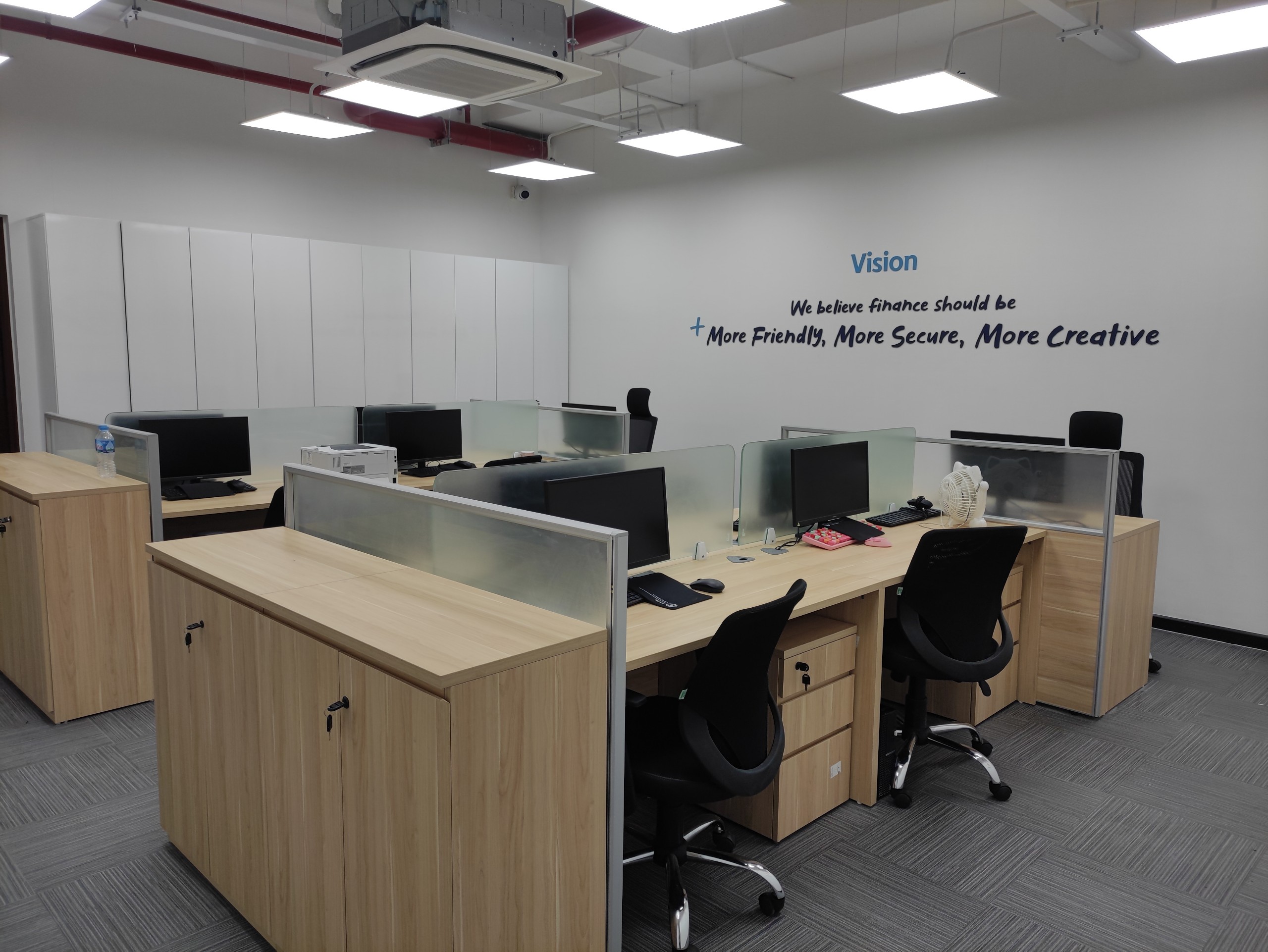 bàn ghế nhân viên ngân hàng