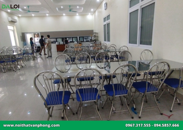 Ứng dụng thực tế của bàn ghế ăn công nghiệp