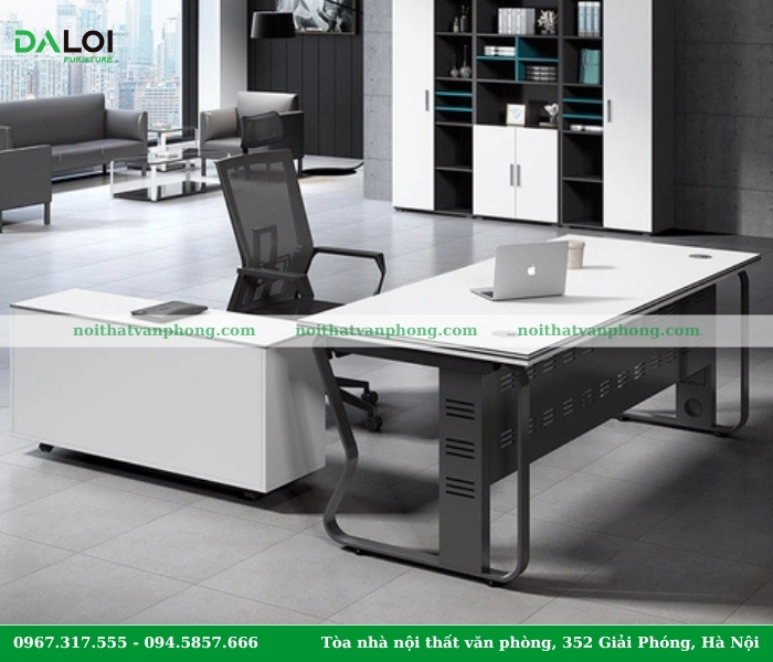 Bàn giám đốc chân sắt độ bền cao và khả năng chịu lực tốt