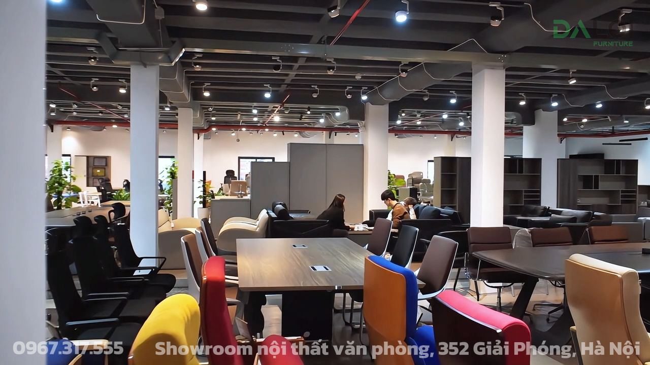 showroom nội thất văn phòng 2025
