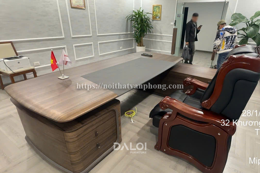 Hình ảnh thực tế bàn giám đốc cao cấp SC-02T2822