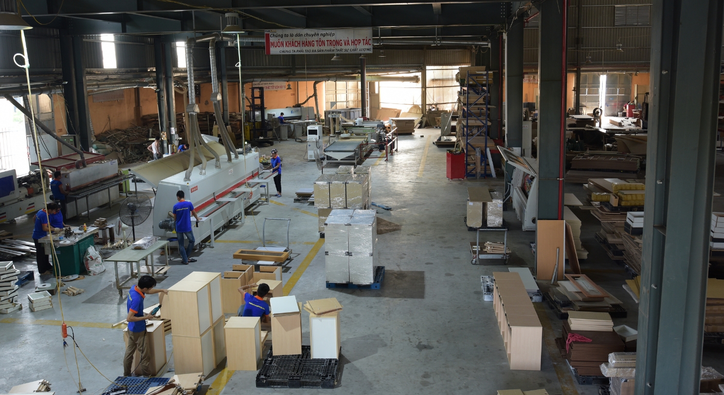 Bên trong nhà máy sản xuất nội thất Đa Lợi